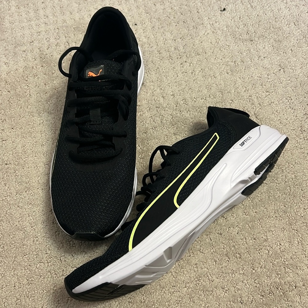 Reebok super foam plus black soft ride running shoes with green on the side!